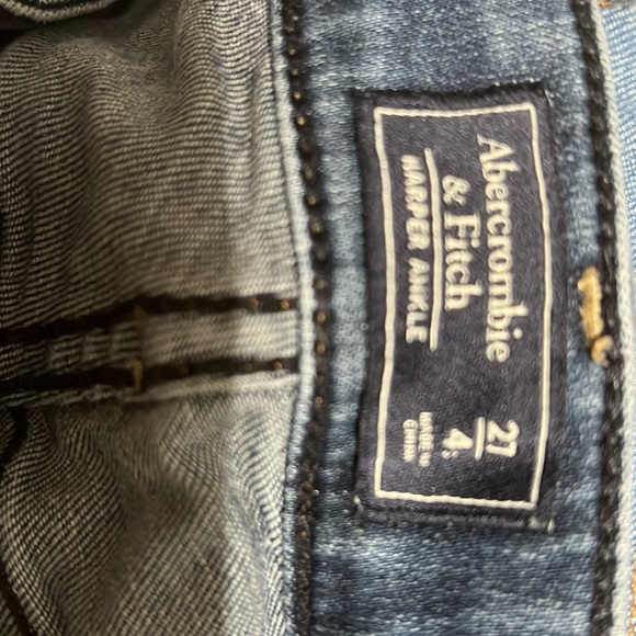 Amber Crombie and Fitch jeans! Size 4s! - Picture 3 of 3